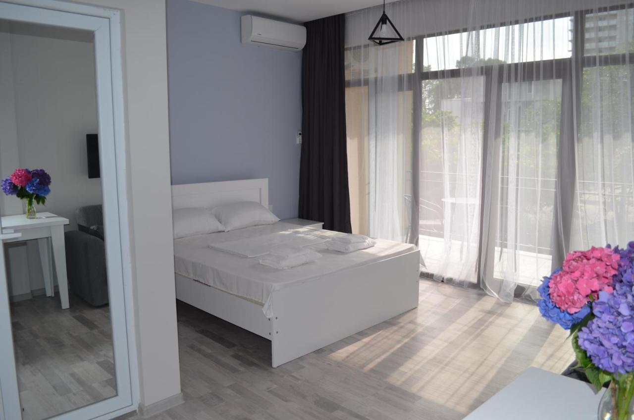Guest House Madonna Kobuleti Exterior photo