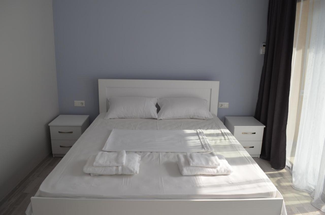 Guest House Madonna Kobuleti Exterior photo