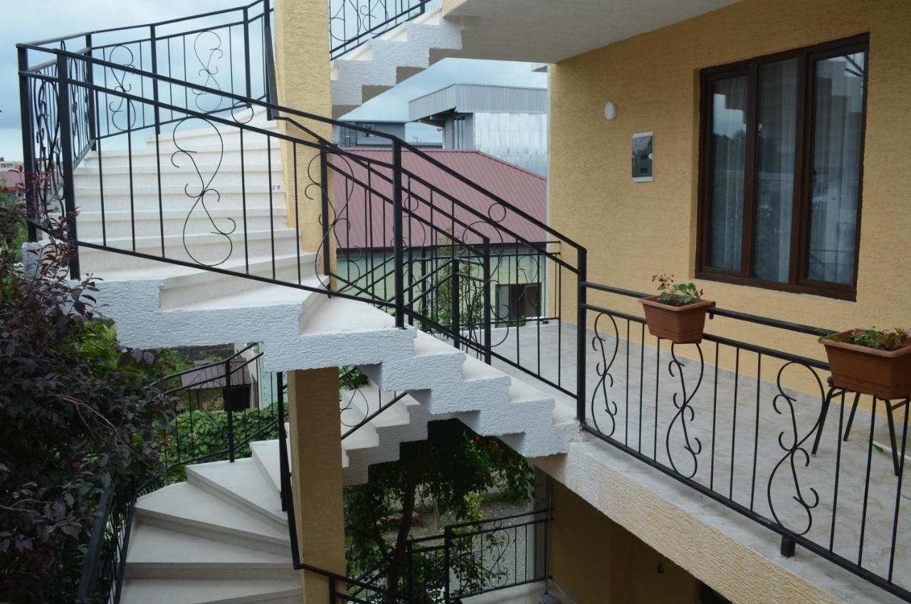 Guest House Madonna Kobuleti Exterior photo