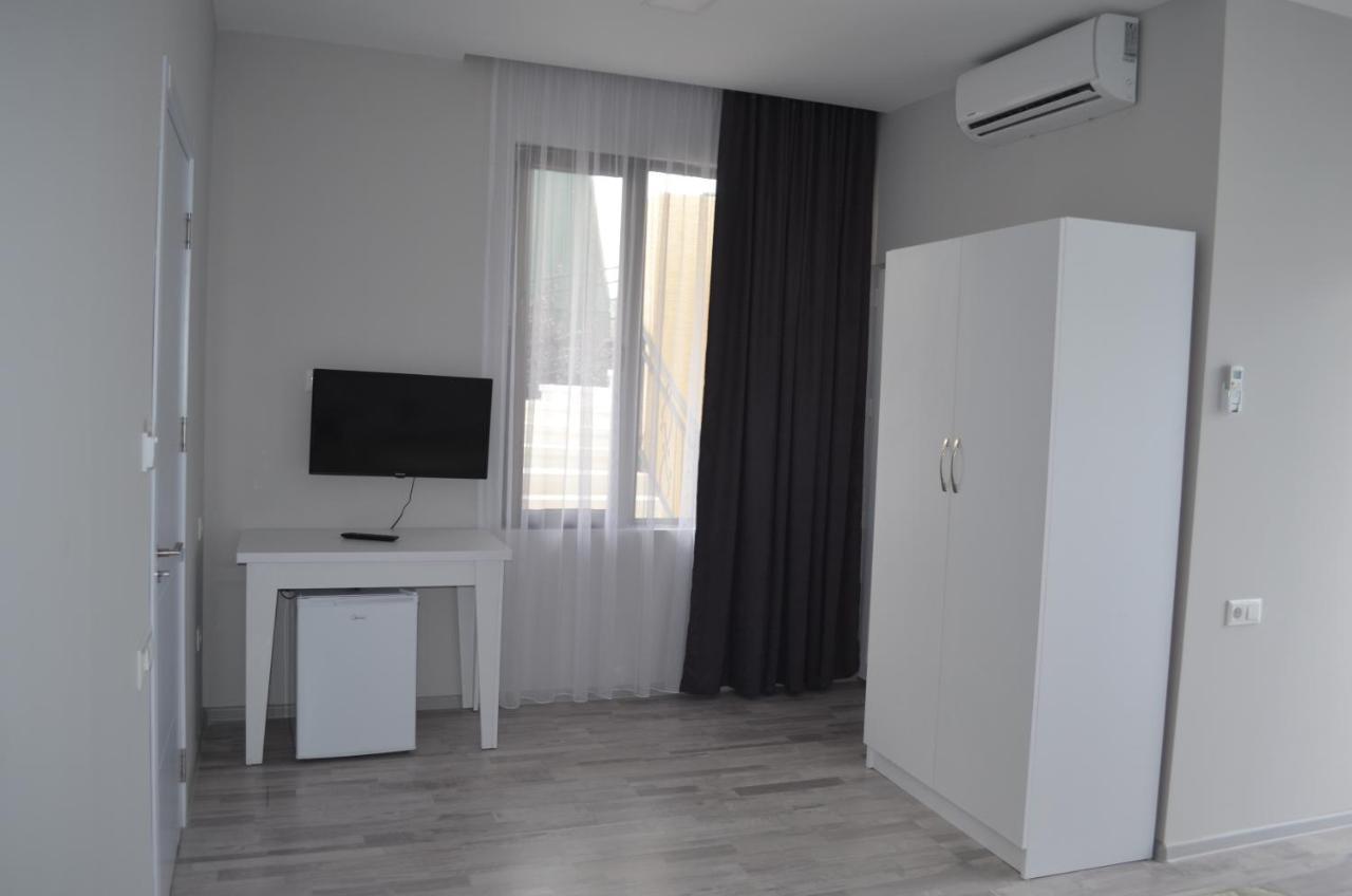 Guest House Madonna Kobuleti Exterior photo