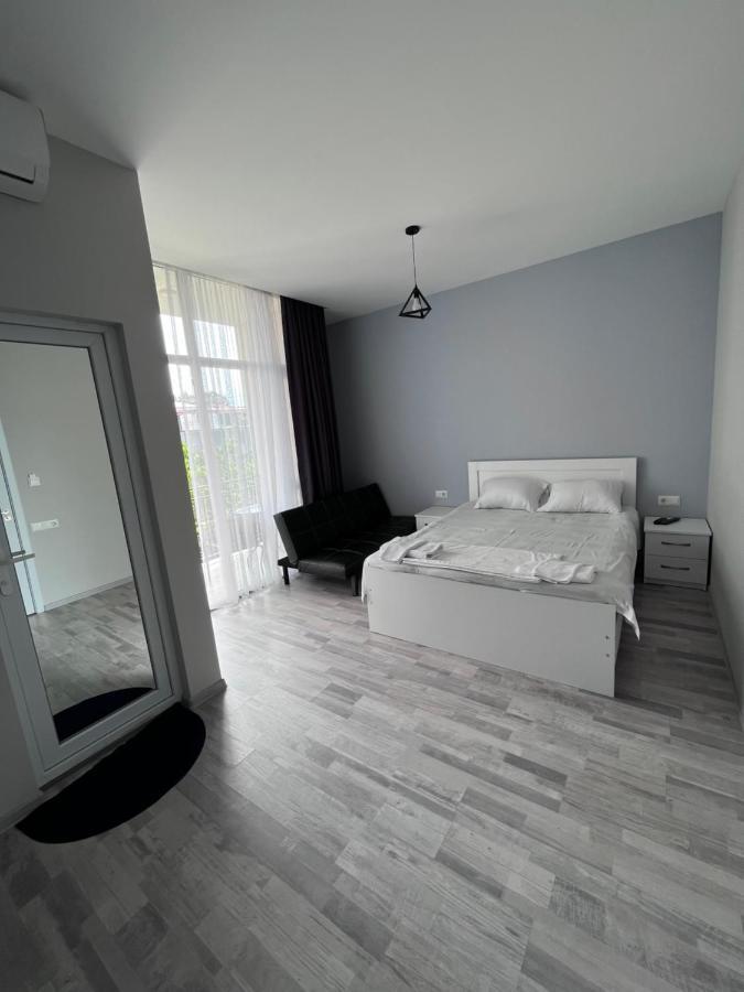 Guest House Madonna Kobuleti Exterior photo