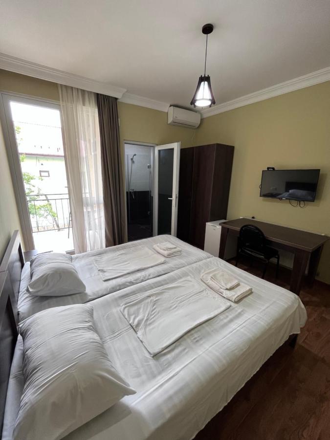 Guest House Madonna Kobuleti Exterior photo