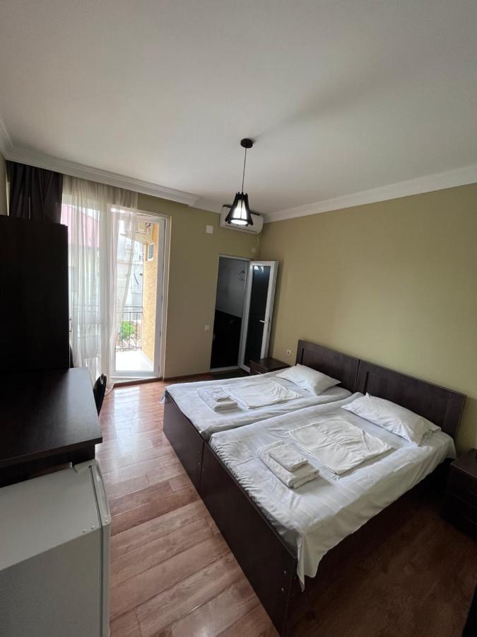 Guest House Madonna Kobuleti Exterior photo
