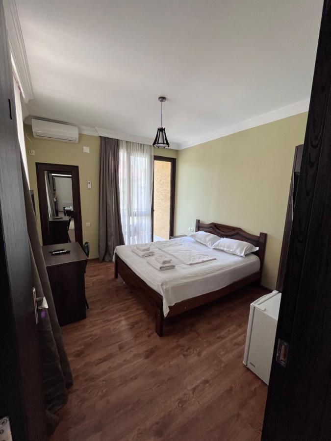 Guest House Madonna Kobuleti Exterior photo