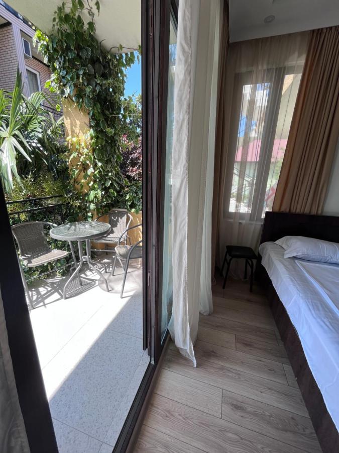Guest House Madonna Kobuleti Exterior photo