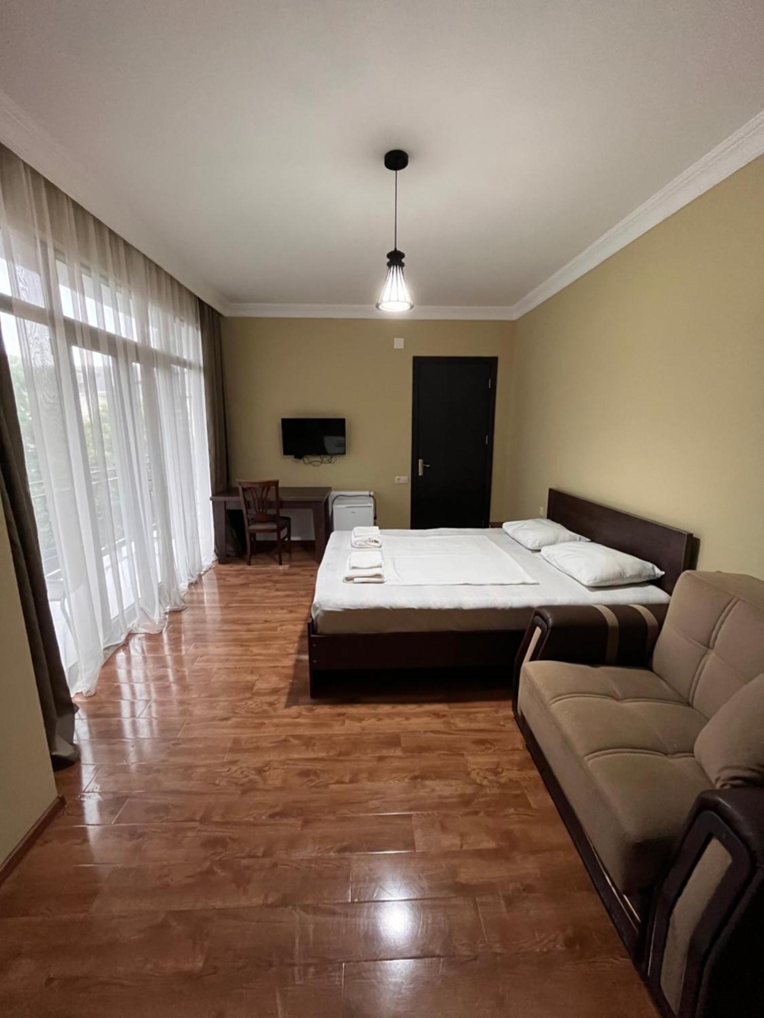 Guest House Madonna Kobuleti Exterior photo