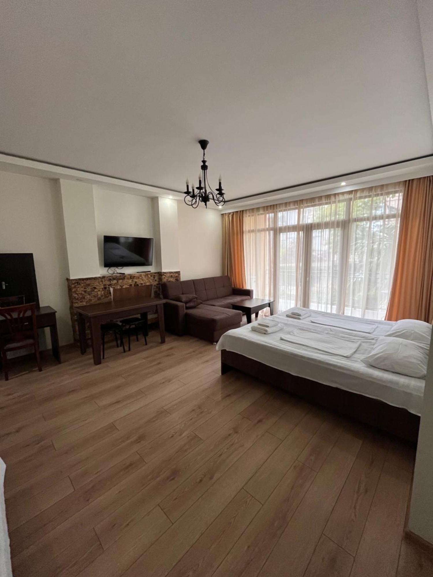 Guest House Madonna Kobuleti Exterior photo