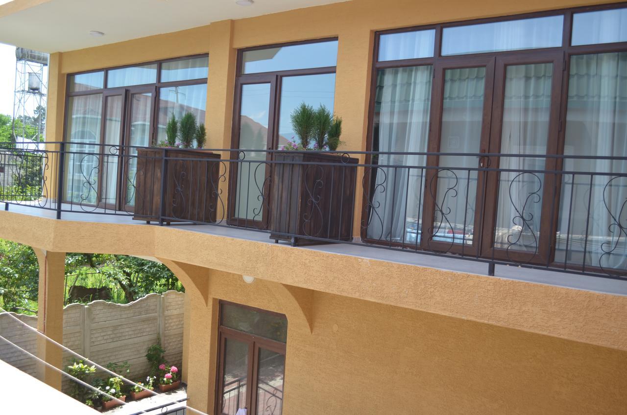 Guest House Madonna Kobuleti Exterior photo